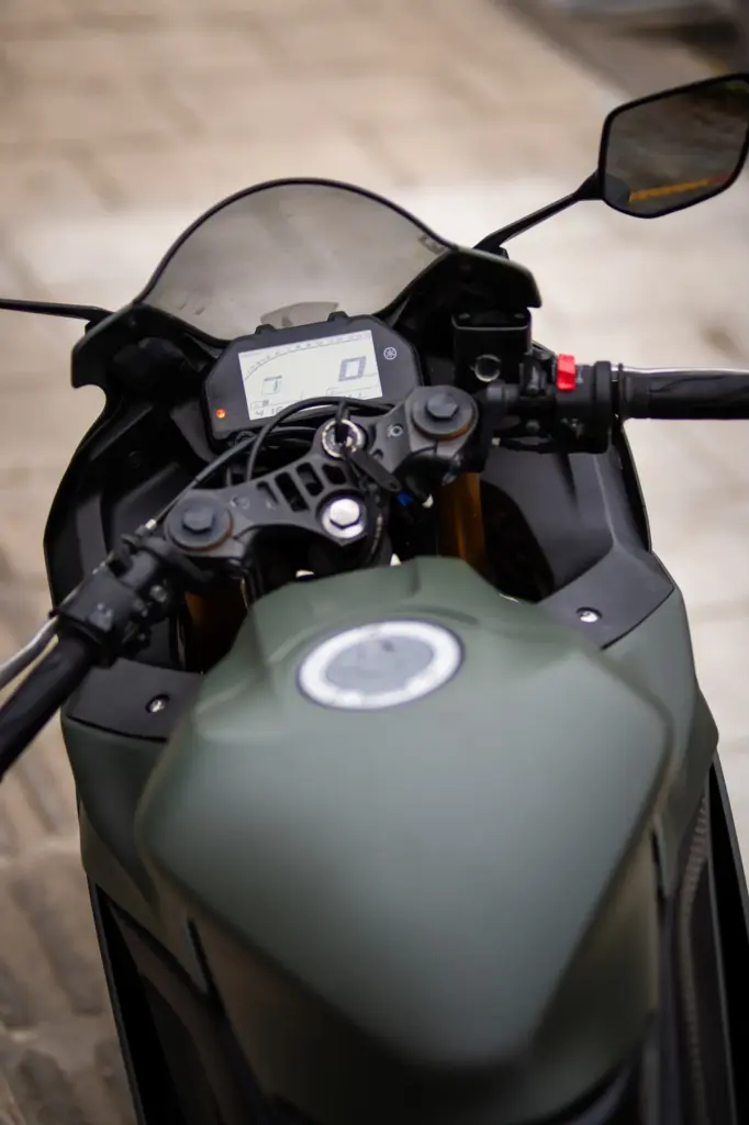 Yamaha YZF-R25 Green Mate photo 3 Iron Rent Bali