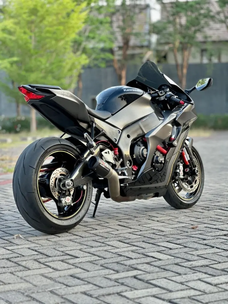 Kawasaki ninja ZX-10r abs custom black 2 — motorcycle rental in Bali