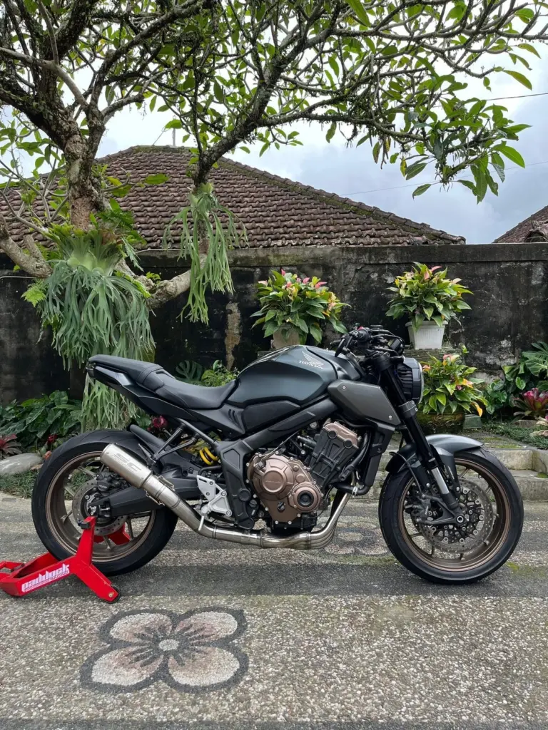 Motorcycle rental in Bali — Iron Rent
