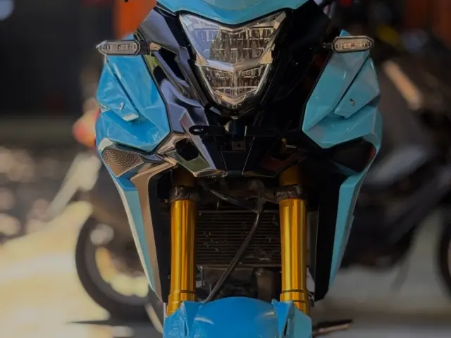 Honda CB150X Custom Blue — second view