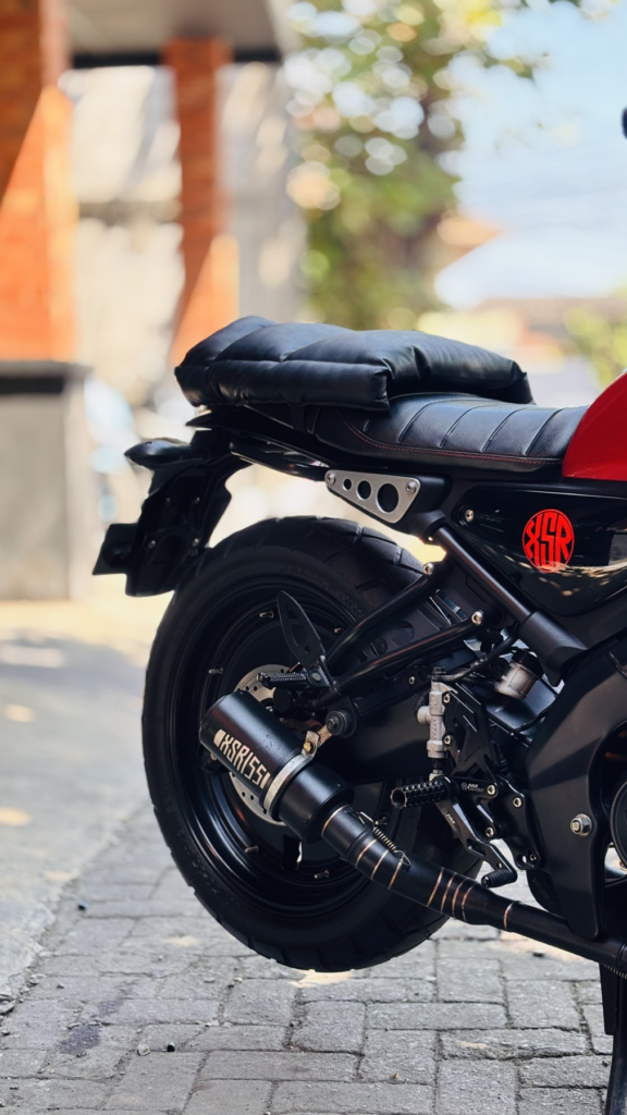 Yamaha XSR 155 — candy red tank, blacked-out build