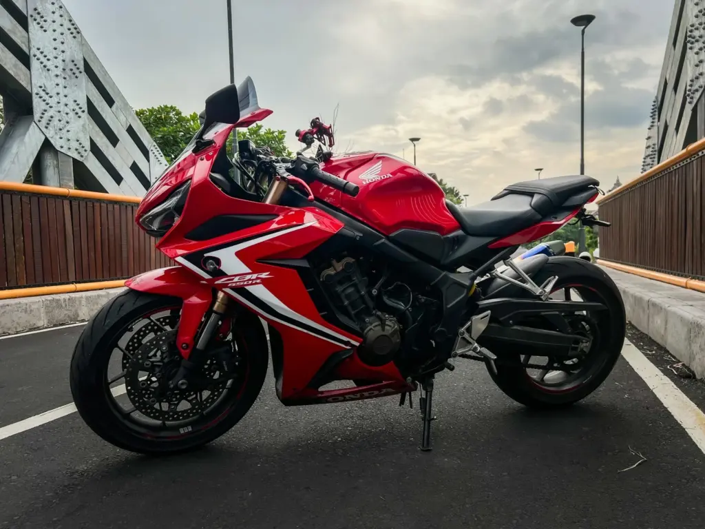 Honda CBR650R Red rental Bali