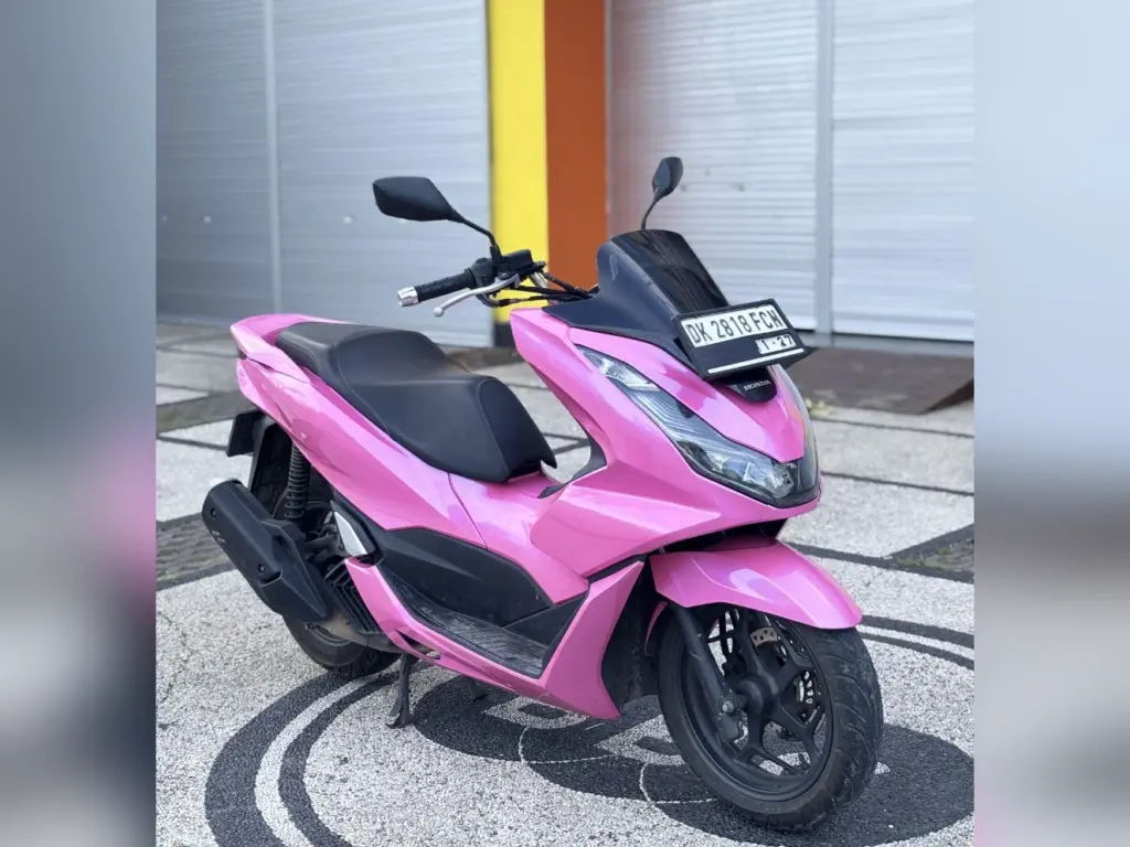 Honda PCX 160 Pink rental Bali
