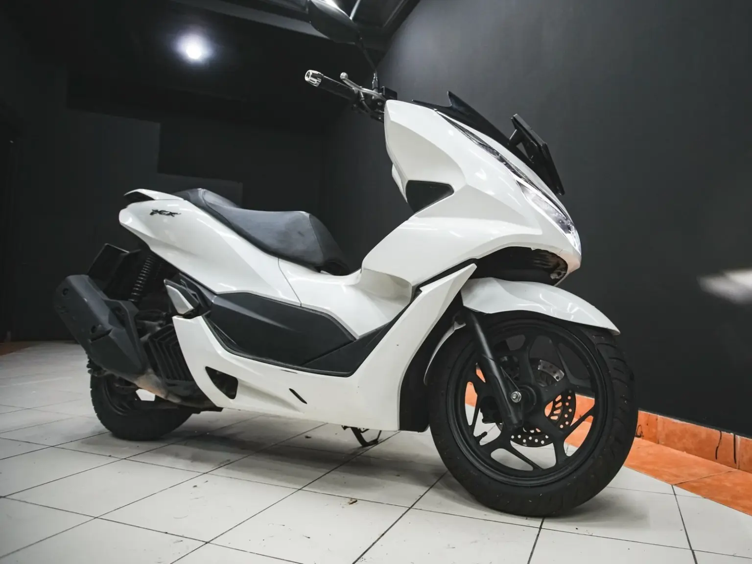 Honda PCX 160 White Iron Rent Bali