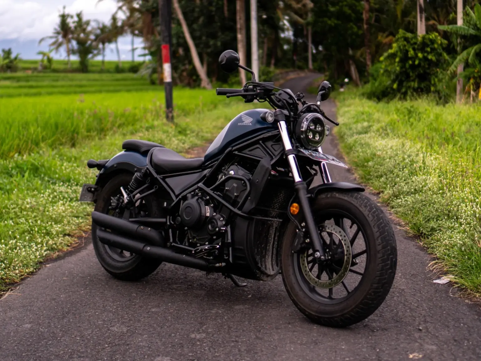Honda Rebel 500 Dark Blue Iron Rent Bali