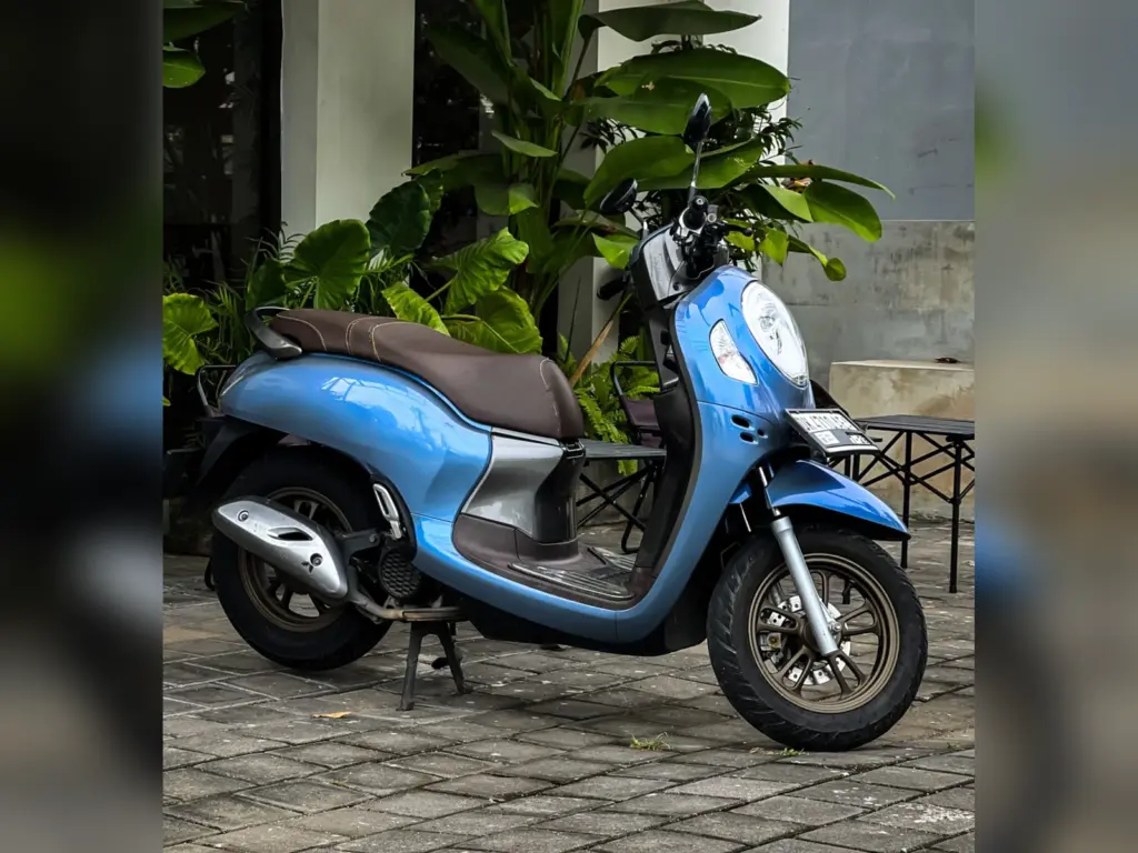 Honda Scoopy Blue rental Bali