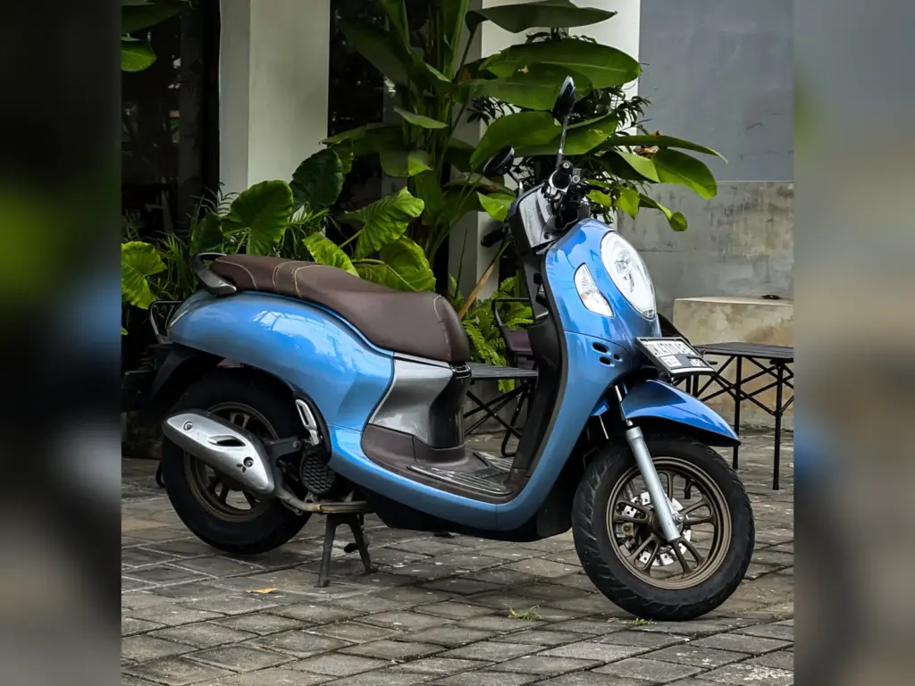 Honda Scoopy Chameleon Blue rental Bali