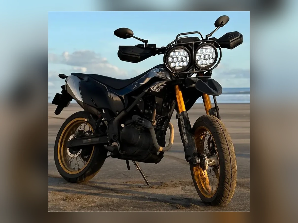 Kawasaki KLX 230 SM SE Iron Rent Bali