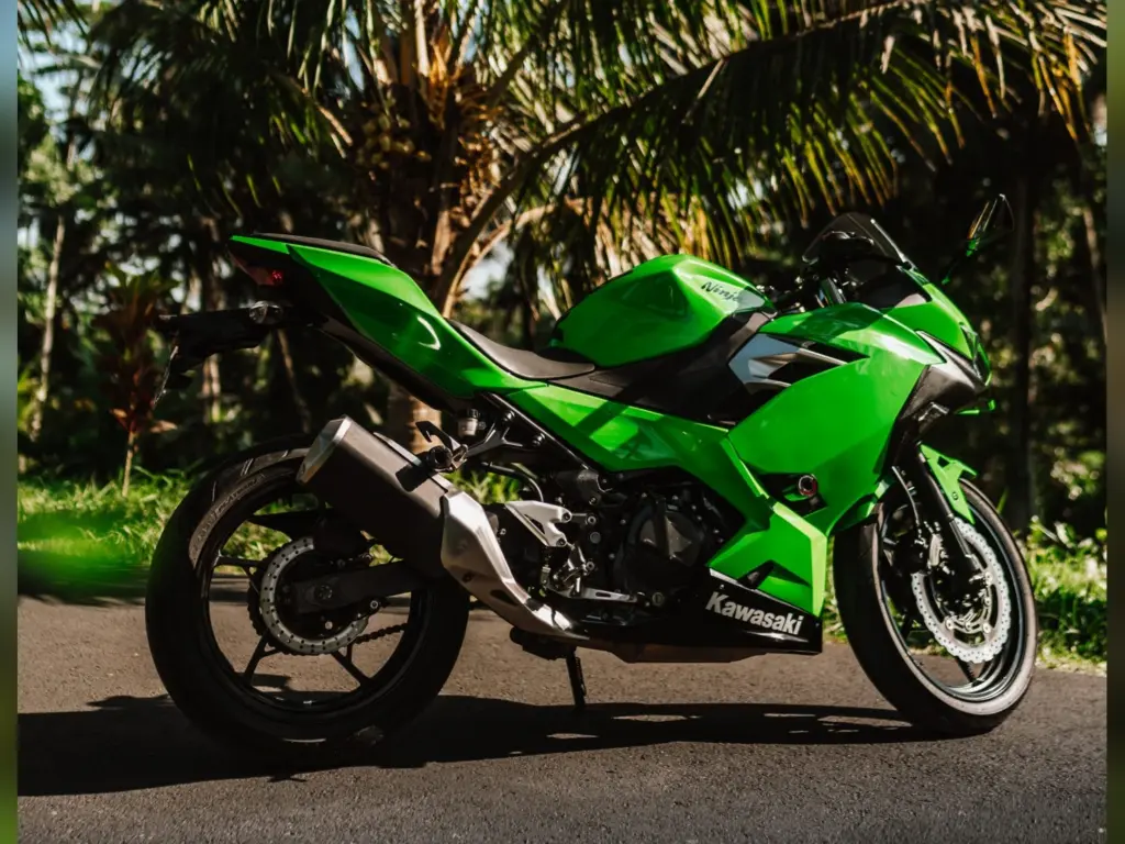 Kawasaki Ninja 250 Green rental Bali