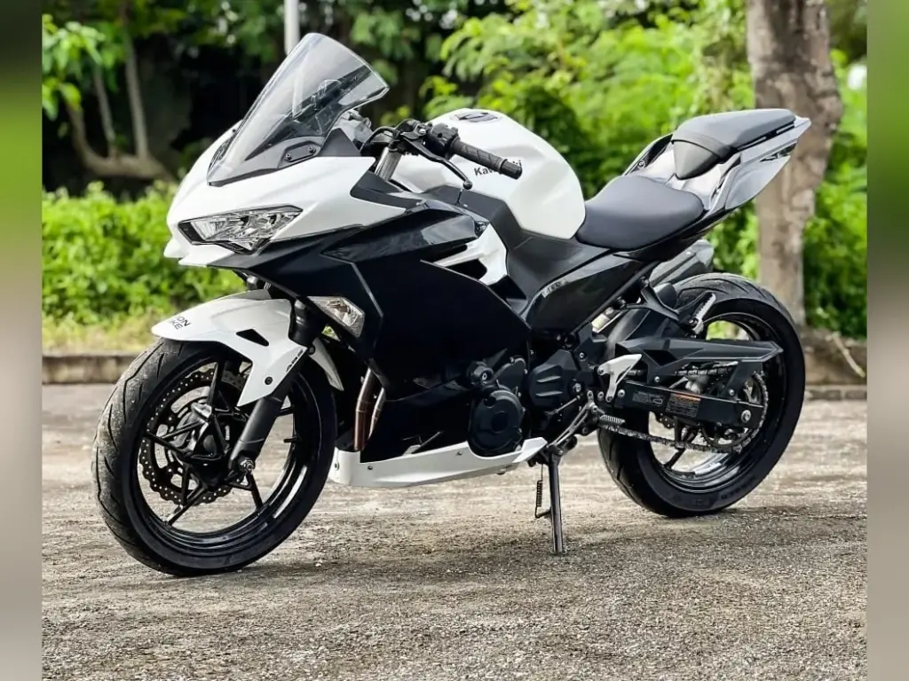 Kawasaki Ninja 250 White rental Bali