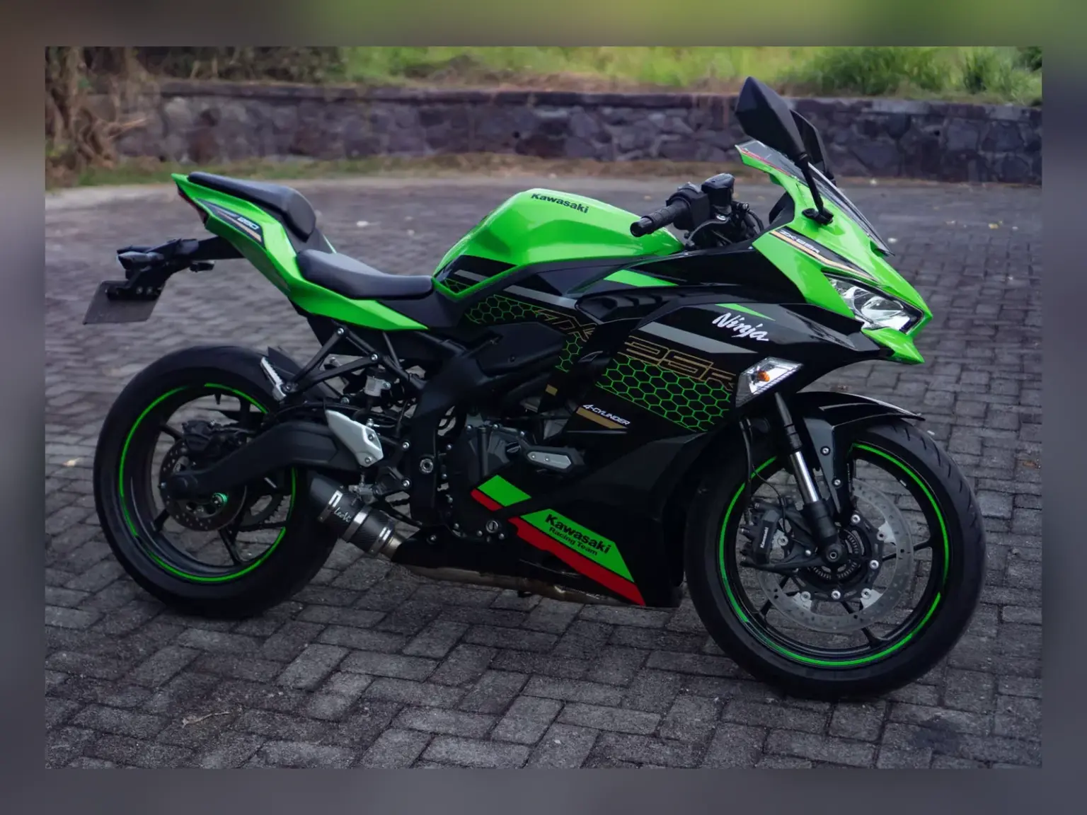 Kawasaki Ninja ZX-25R SE Black Iron Rent Bali