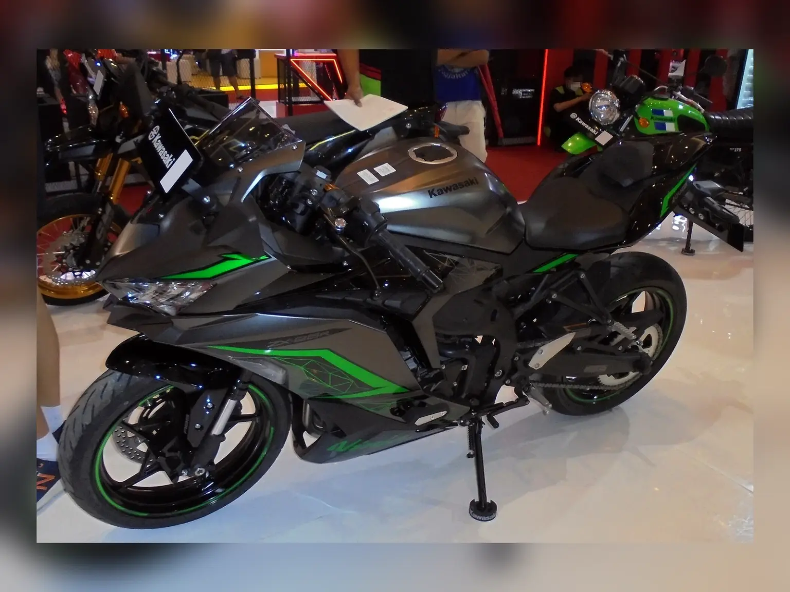 Kawasaki Ninja ZX-25R SE Gray Iron Rent Bali