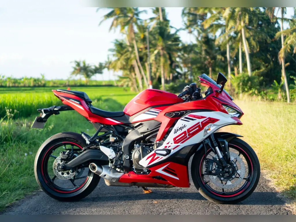 Kawasaki Ninja ZX-25R SE Red rental Bali