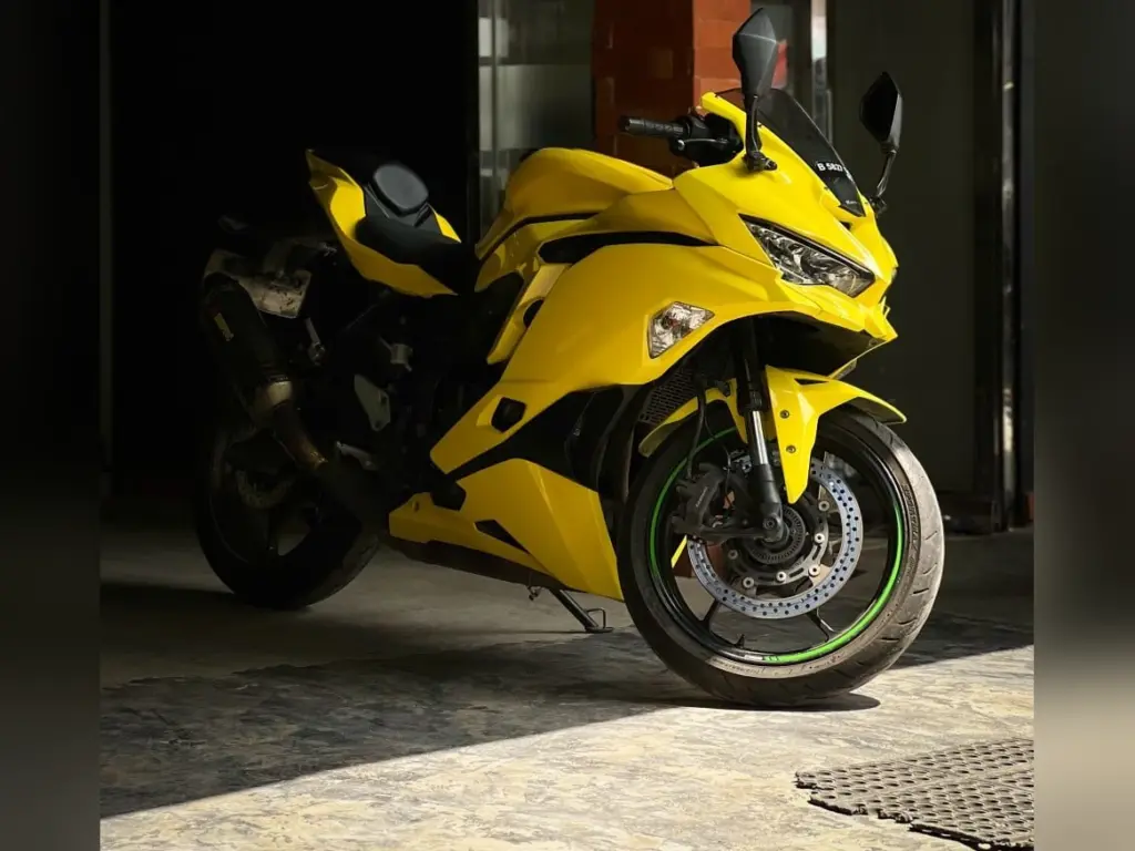 Kawasaki Ninja ZX-25R SE Yellow rental Bali
