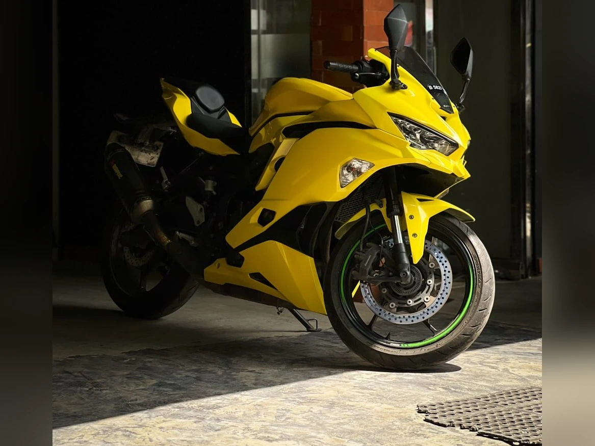 Kawasaki Ninja ZX-25R SE Yellow Iron Rent Bali
