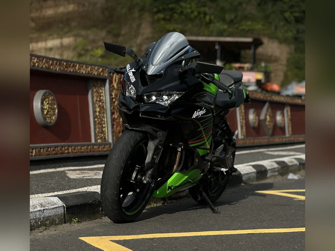 Kawasaki Ninja ZX-25RR Black Iron Rent Bali