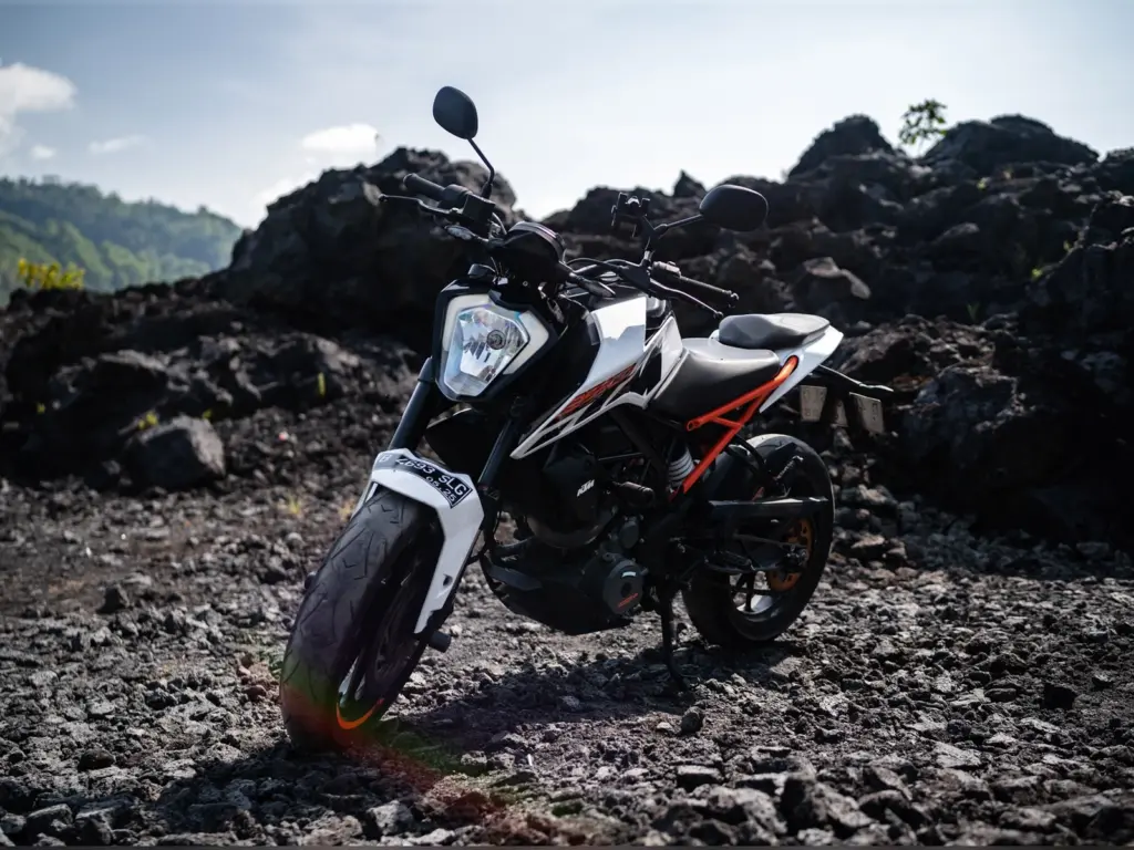KTM Duke 250 White rental Bali