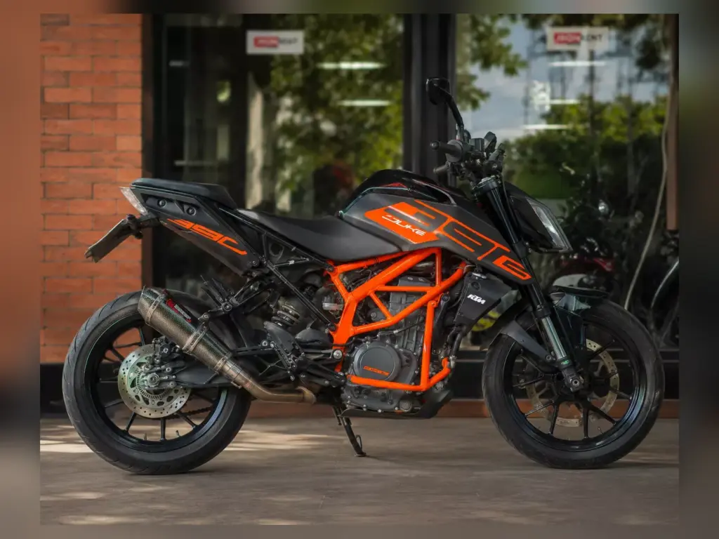 KTM Duke 390 Black rental Bali