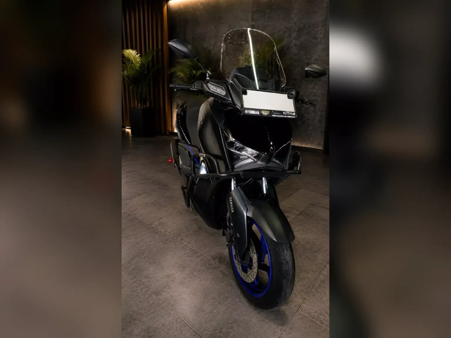 Yamaha XMAX 250 Black Iron Rent Bali