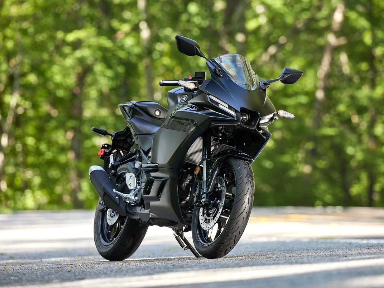 Yamaha YZF-R25 2025 Black Iron Rent Bali